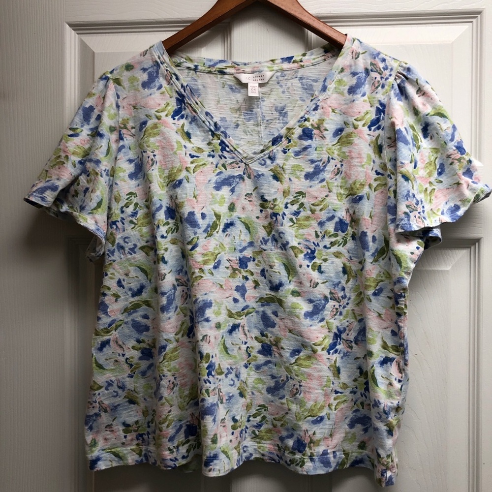 LC Lauren Conrad Floral V-Neck Women’s Top in Pastel Blue and Pink OX